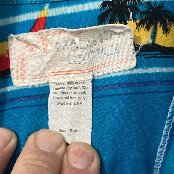 Vintage Hawaiian button down - Picture 3 of 4